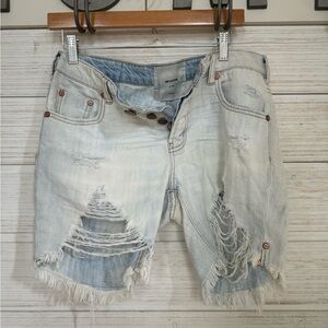 NWOT- One teaspoon distressed Jean shorts size 25